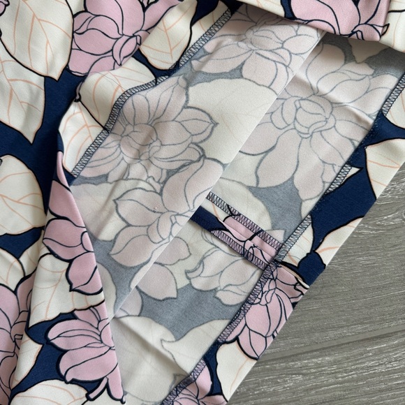 Ann Taylor Floral Dress in Pink and Navy 00P - Picture 6 of 8